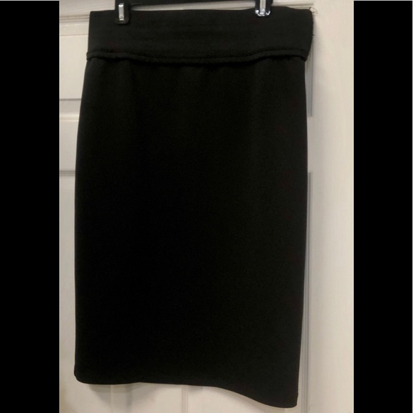 Dresses & Skirts - Comfortable Black Skirt Great for any Occasion.